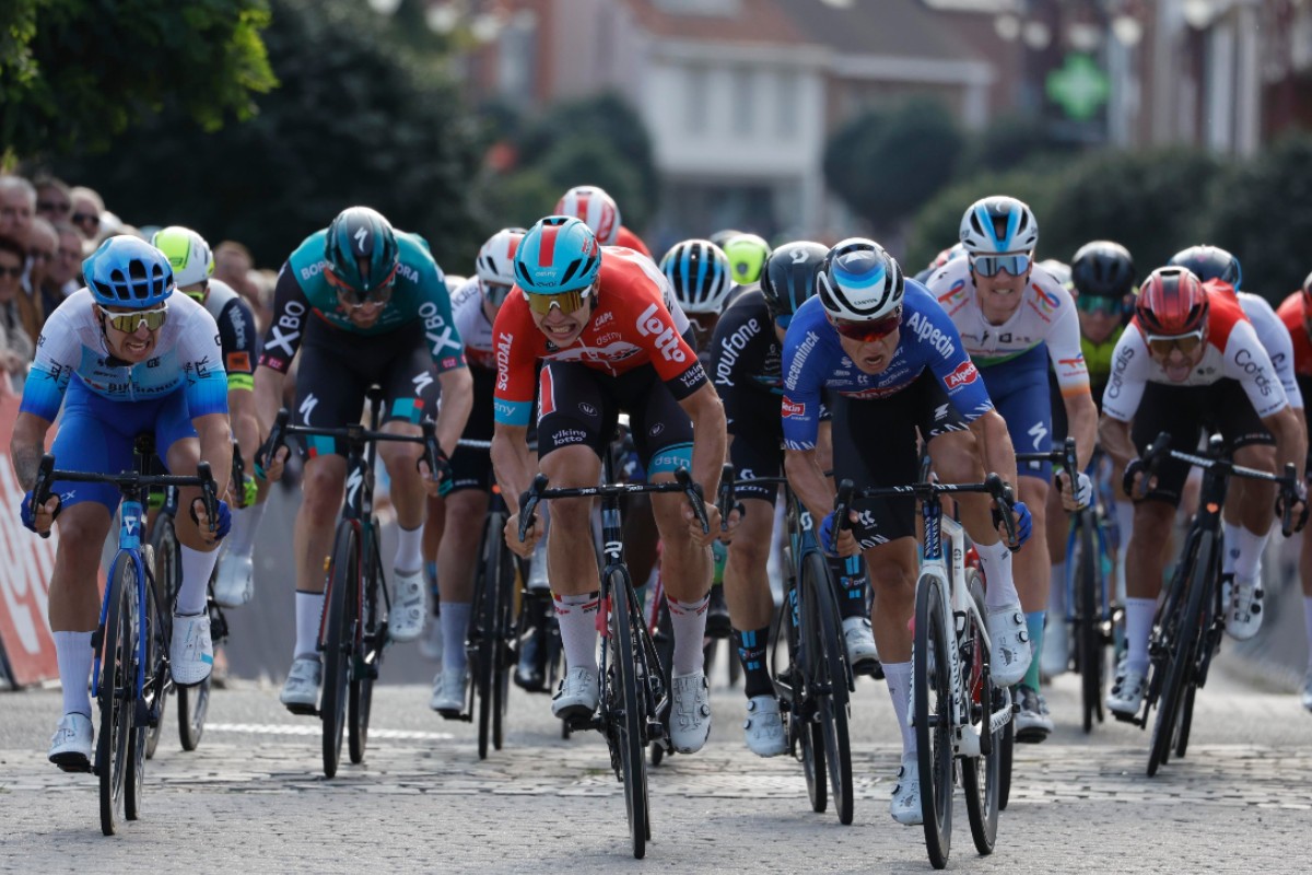 Jasper Philipsen se reencuentra con el triunfo y vence la Omloop van